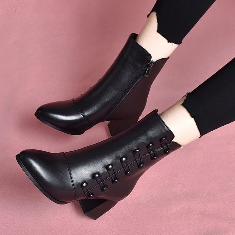 Ila - Stylish ankle boots with heel