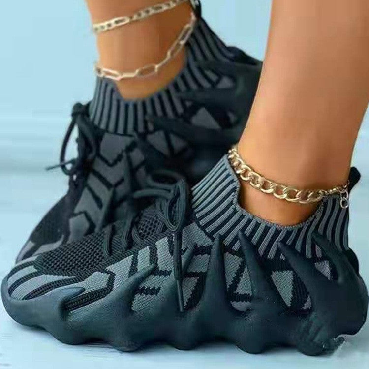 Jana - Lace-up running shoes with uniquely designed outsole