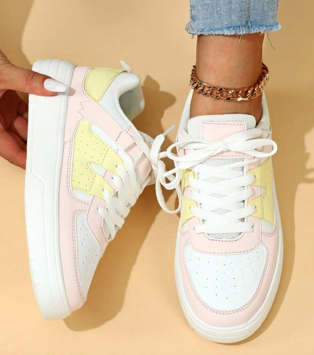 Aria - Fashionable women's sneakers