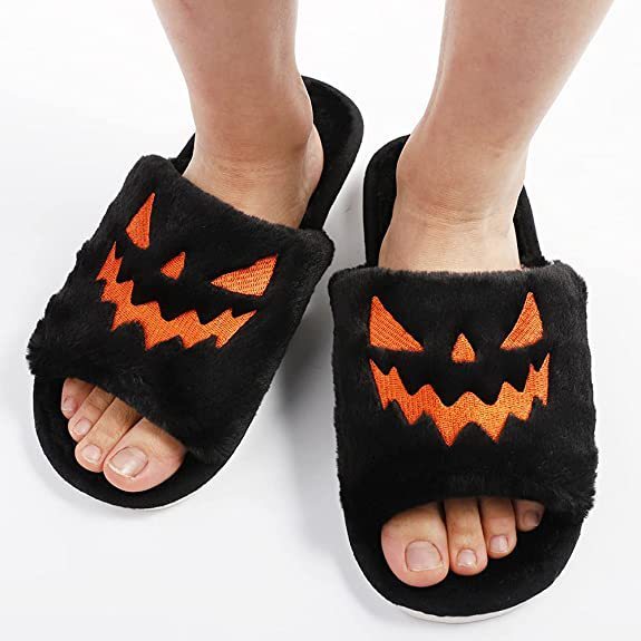 Mia - Spooky slides | Warm & Comfortable
