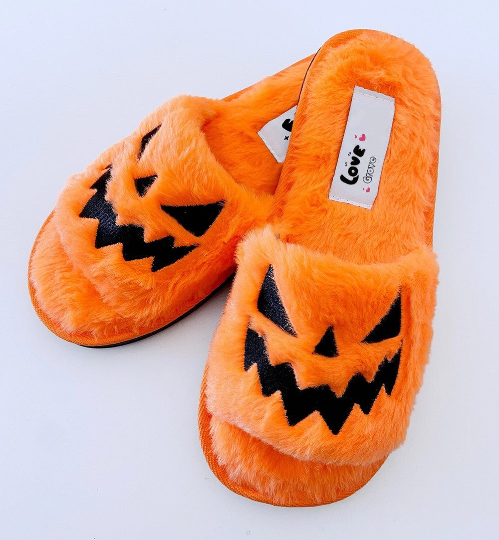 Mia - Spooky slides | Warm & Comfortable