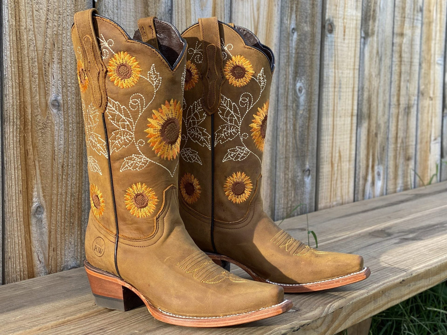 Mira - Stylish Ibiza spirit boots