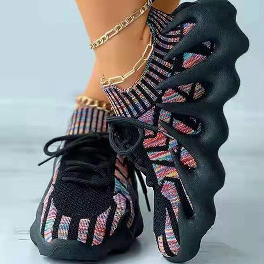 Jana - Lace-up running shoes with uniquely designed outsole